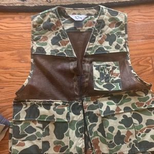Vintage 10X mesh and duck 🦆 hunter camo pattern .